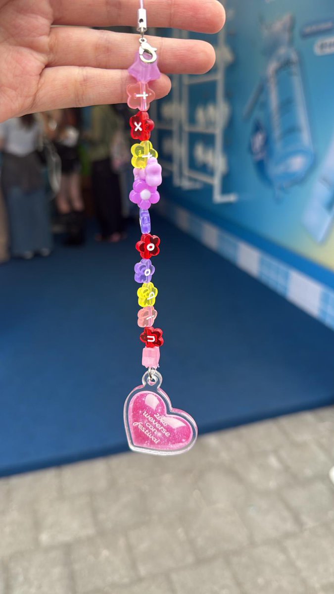 blueypea's tweet photo. #WeverseConFestival #WeverseBooth https://t.co/uYmAAwXXxU
