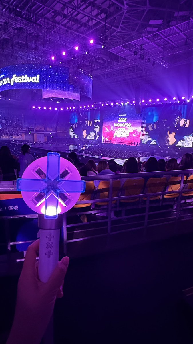 blueypea's tweet photo. #WeverseConFestival #WeverseBooth https://t.co/uYmAAwXXxU