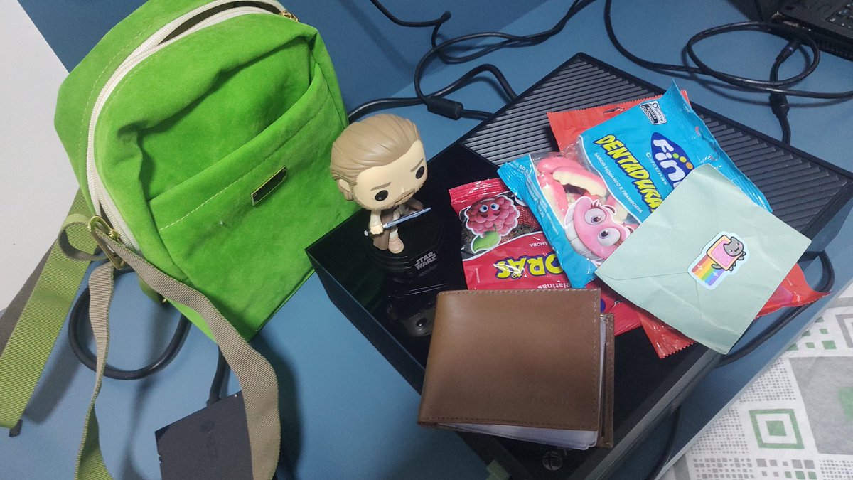 ApolloMeu's tweet photo. What an amazing day

Thanks to all my brothers and friends for the gifts and the surprise they made for me

They make my world a better and loveable place 🖤🖤 https://t.co/CoVQJ0DmMR