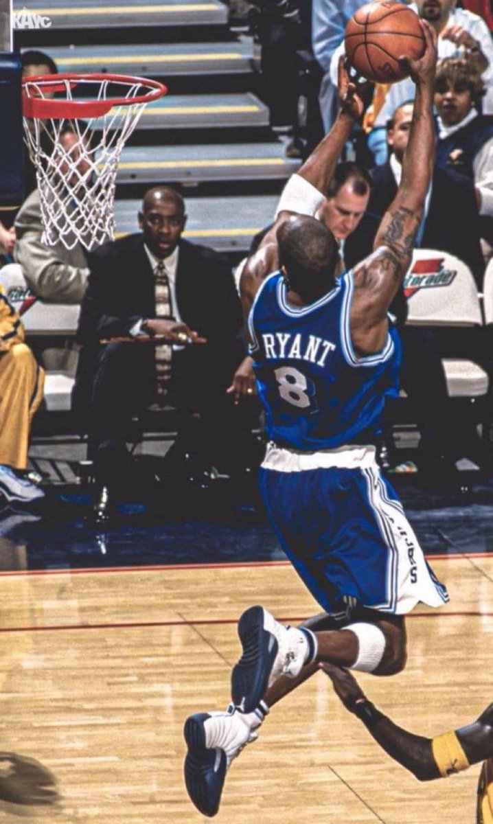 JustFreshKicks's tweet photo. Rare photo of prime Kobe wearing “French Blue” Air Jordan 12s 💙🐍 https://t.co/8u9ld2jUQI