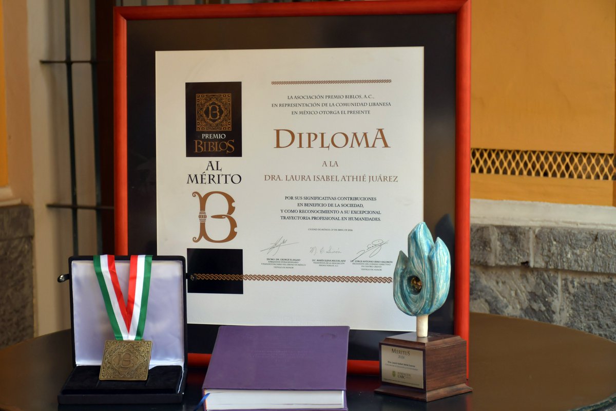 BUAPoficial's tweet photo. Recibe Posdoctorante BUAP Premio Biblos 2026.

La doctora Laura Isabel Athié Juárez, posdoctorante del ICSyH “Alfonso Vélez Pliego” de la BUAP, recibió el Premio Biblos 2026 al Mérito en Humanidades, por su labor en investigación, educación y contribución social. https://t.co/IVMn6tDwFI