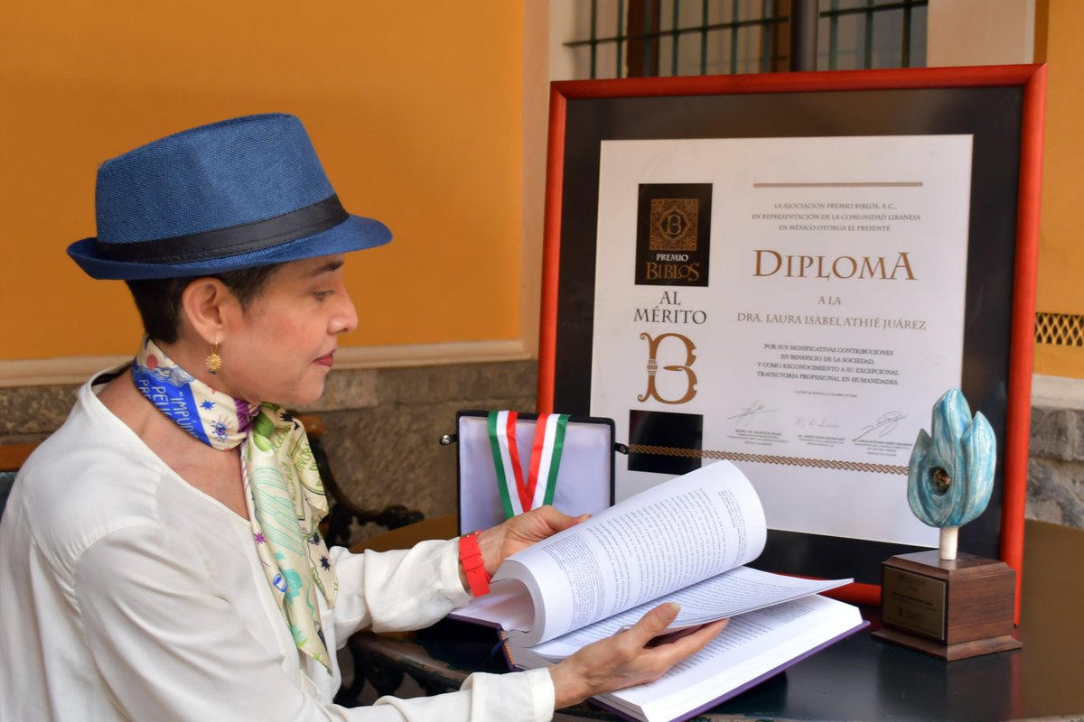 BUAPoficial's tweet photo. Recibe Posdoctorante BUAP Premio Biblos 2026.

La doctora Laura Isabel Athié Juárez, posdoctorante del ICSyH “Alfonso Vélez Pliego” de la BUAP, recibió el Premio Biblos 2026 al Mérito en Humanidades, por su labor en investigación, educación y contribución social. https://t.co/IVMn6tDwFI