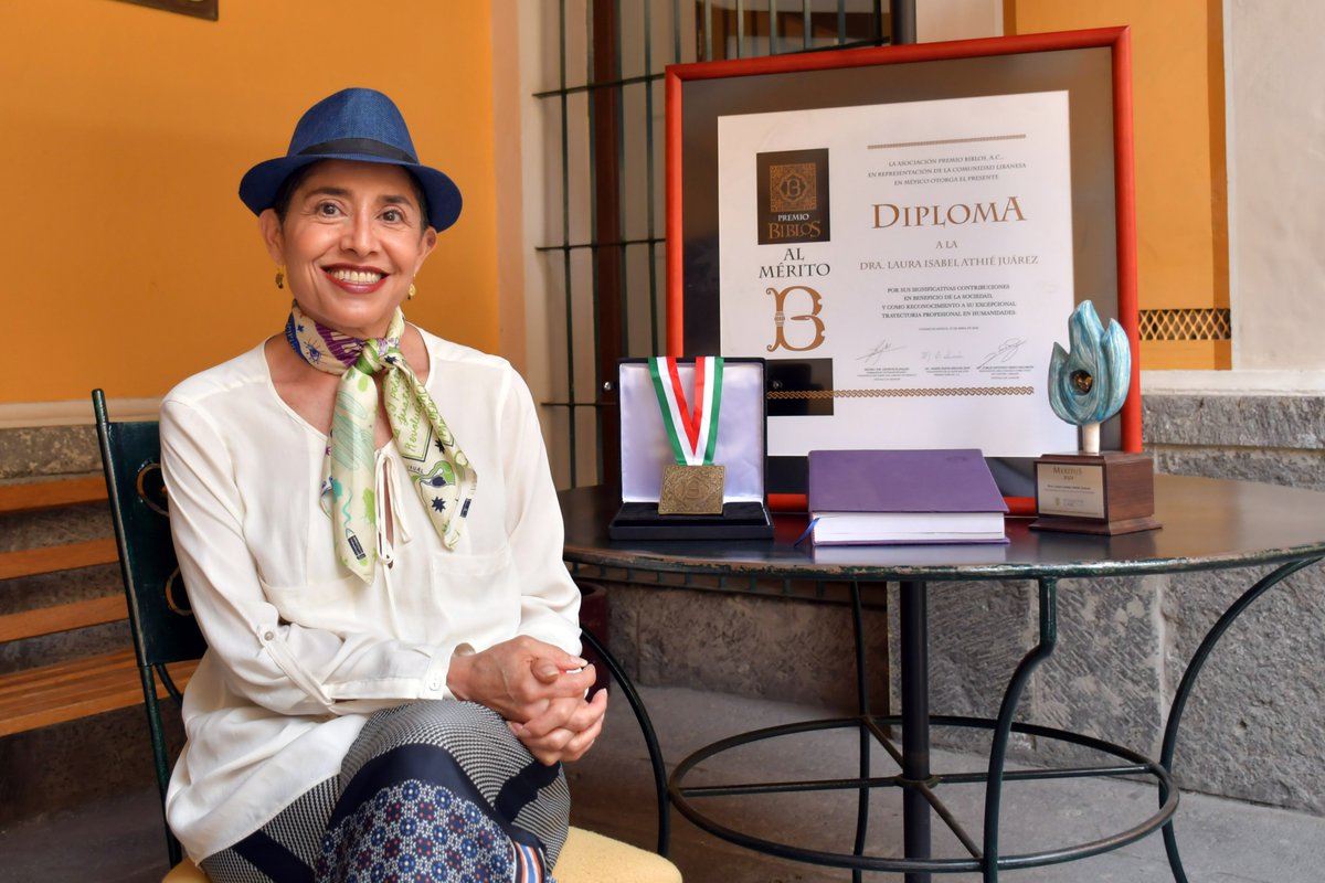BUAPoficial's tweet photo. Recibe Posdoctorante BUAP Premio Biblos 2026.

La doctora Laura Isabel Athié Juárez, posdoctorante del ICSyH “Alfonso Vélez Pliego” de la BUAP, recibió el Premio Biblos 2026 al Mérito en Humanidades, por su labor en investigación, educación y contribución social. https://t.co/IVMn6tDwFI
