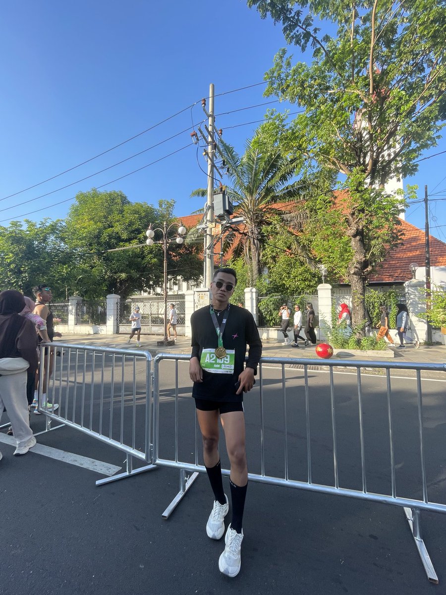 pendiam_sendiri's tweet photo. Finish 10k kek tengil banget pengen race HM 🤪🤣 tengkyu Surabaya,.. https://t.co/5Mu6plcvaE