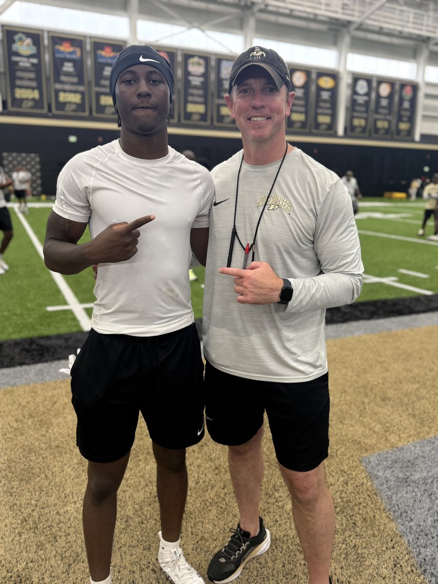 Rayjr2Ray's tweet photo. After a great camp at Purdue University and a great conversation with @CoachClark3 IM blessed to receive my 5th d1 offer from Purdue University🚂🖤💛@PrepRedzoneIL @EDGYTIM @HLR_FOOTBALL @Phouly31 @CoachJHarris_4 https://t.co/Ld2PRPvmWy