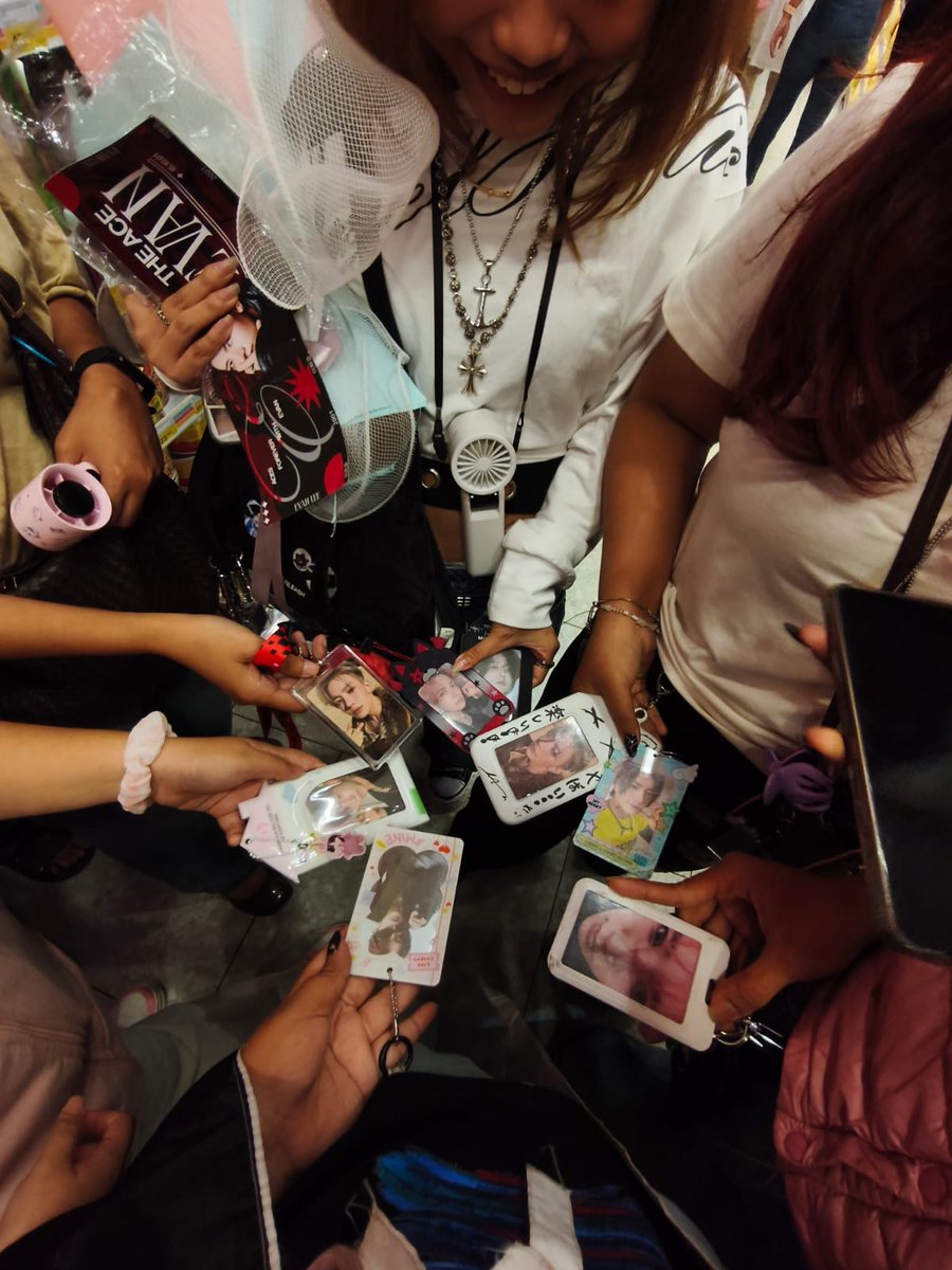 forevanmalang's tweet photo. keseruan JalnanAces Malang, terima kasih atas antusiasnya dan kita semua sangat terharu karena banyak yang sayang sama Evan. See you on next event guys 🫶✨🫰 https://t.co/SoTMIxnggG