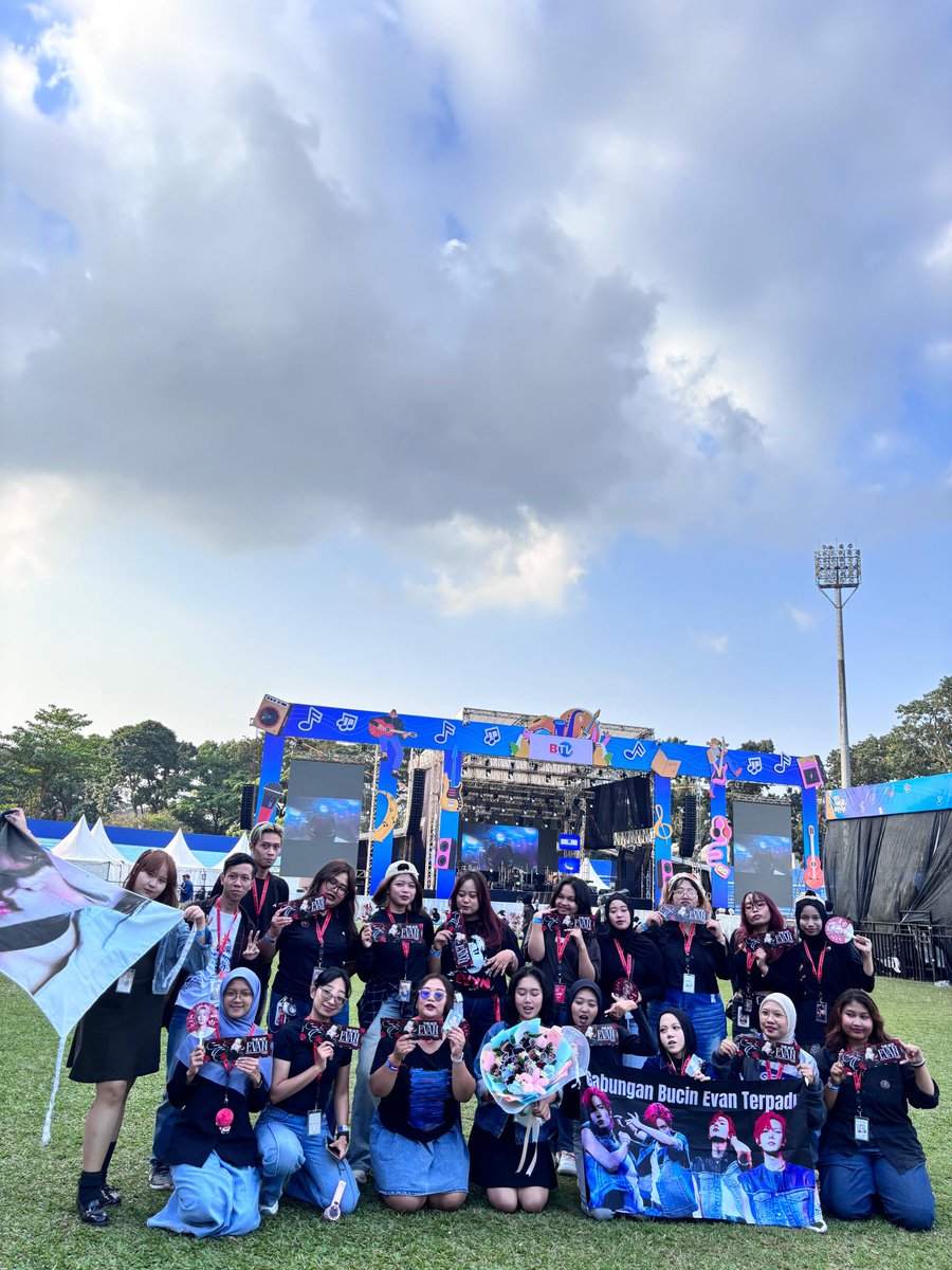 forevanmalang's tweet photo. keseruan JalnanAces Malang, terima kasih atas antusiasnya dan kita semua sangat terharu karena banyak yang sayang sama Evan. See you on next event guys 🫶✨🫰 https://t.co/SoTMIxnggG