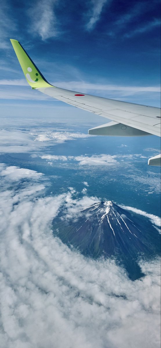 paradicek's tweet photo. あぁ、なんて美しいのだ。。。

#富士山
#MtFuji 
#ソラシドエア様ありがとうございます✈️
#Solaseed
#ソラタネ好き 
#今年こそ頂上目指す🗻 https://t.co/StpFdqqh9X