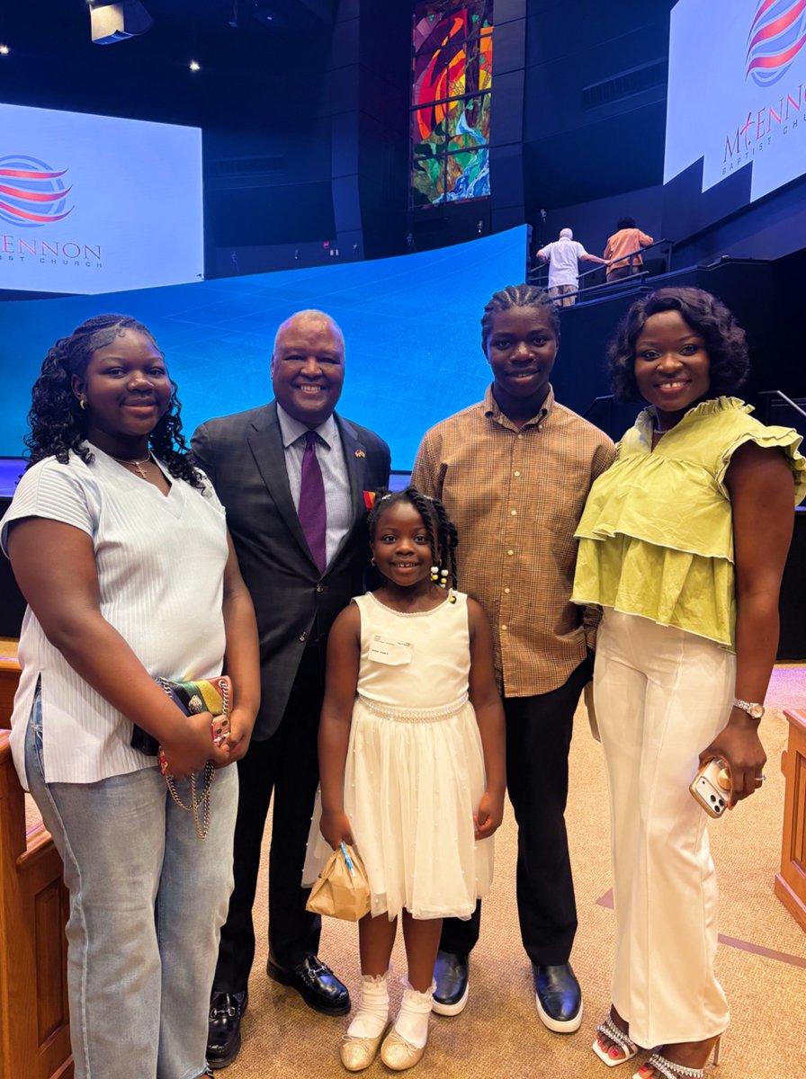 RushernLBaker's tweet photo. Grateful to worship this morning at 
@AlfredStreetBC
 with @PastorHJW and @mtennonbaptist. 🙏🏿

Thank you for the warm welcome, powerful fellowship, and shared commitment to faith, service, and community. https://t.co/u3hUx3ROOk
