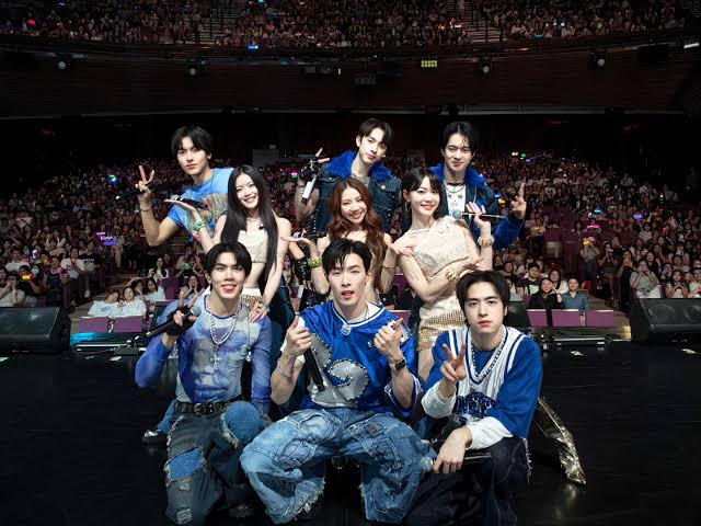 ammknt7's tweet photo. ใครก็ได้จัดคอน 3 พซ ให้หน่อยค่ะ จะไป อยากไป สนุกมาก ละวีคที่ผ่านมาคอลแลปกันครบแล้วด้วย 

PROXIE x PIXXIE = DARE THE HEAT FANCON
PERSES x PIXXIE = GOTCHAPOP4
PERSES x PROXIE = MOVEON3 

เอาอีกๆ สนุกๆ ชอบๆ 
#PERSES #PROXIE #PIXXIE https://t.co/cyevEAiOOd