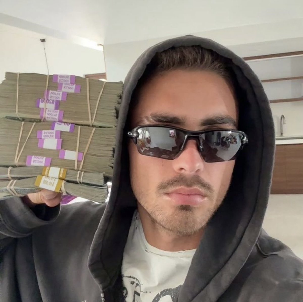 viewsceo's tweet photo. Brez Scales &amp; TJR confirm they would fight on Adin Ross’ Brand Risk if they're paid over $1M 😳 https://t.co/37EuzamHWp