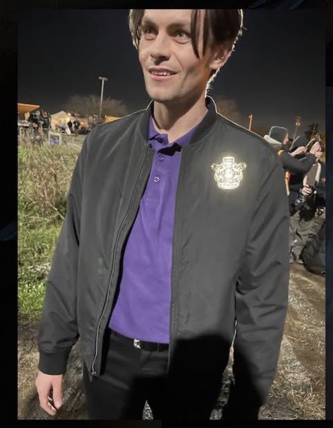 SchmidtyyMike's tweet photo. Freddy Carter playing Michael is so awesome bc he loves to wear purple LOL https://t.co/018ybeloaL