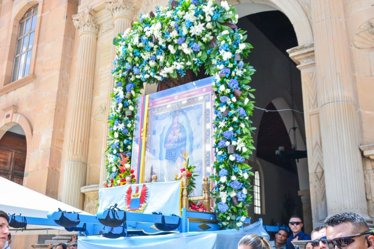ingwilmerc's tweet photo. Con inmensa Fé, devoción y gratitud en mi corazón nos unimos a la gran celebracion en honor a Nuestra Señora del Milagro, reina, patrona y protectora de la Fuerza Aeroespacial Colombiana. 🛩️🙏🏻

En este año tan especial, al conmemorar 398 años de su aparición, renovamos nuestra fe y encomendamos nuestras familias, nuestros sueños y el futuro de nuestra tierra a su amorosa intercesión. Que estos días de fiesta, del 28 de mayo al 7 de junio de 2026, sean una oportunidad para fortalecer nuestra esperanza, vivir la fraternidad y agradecer las innumerables bendiciones recibidas. ⛪

🌹 ¡Que Nuestra Señora del Milagro siga guiando nuestros pasos y derramando su gracia sobre Tunja, Boyacá y toda Colombia! #Fe #devocion #Boyacá #tunja #VirgenDelMilagro