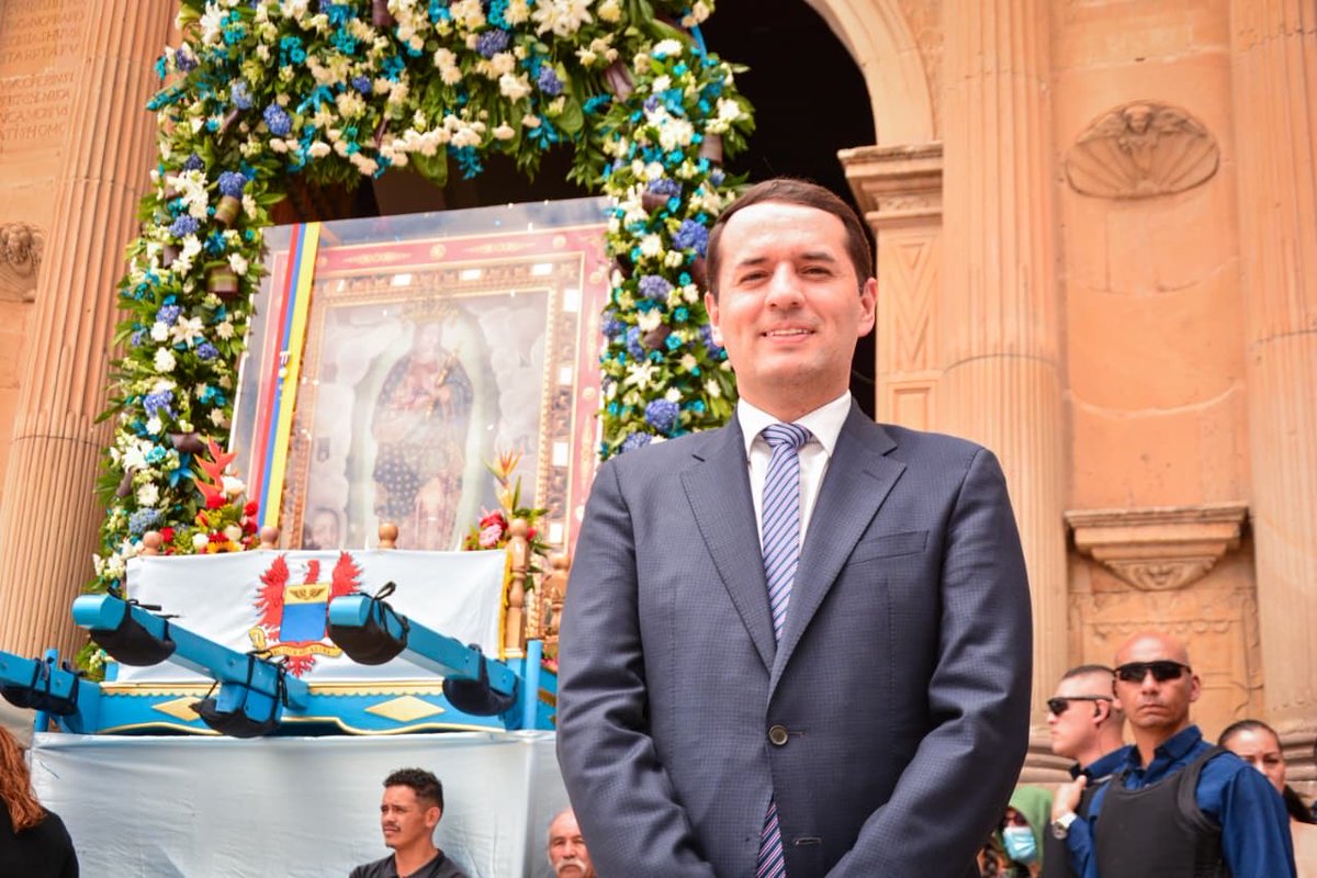 ingwilmerc's tweet photo. Con inmensa Fé, devoción y gratitud en mi corazón nos unimos a la gran celebracion en honor a Nuestra Señora del Milagro, reina, patrona y protectora de la Fuerza Aeroespacial Colombiana. 🛩️🙏🏻

En este año tan especial, al conmemorar 398 años de su aparición, renovamos nuestra fe y encomendamos nuestras familias, nuestros sueños y el futuro de nuestra tierra a su amorosa intercesión. Que estos días de fiesta, del 28 de mayo al 7 de junio de 2026, sean una oportunidad para fortalecer nuestra esperanza, vivir la fraternidad y agradecer las innumerables bendiciones recibidas. ⛪

🌹 ¡Que Nuestra Señora del Milagro siga guiando nuestros pasos y derramando su gracia sobre Tunja, Boyacá y toda Colombia! #Fe #devocion #Boyacá #tunja #VirgenDelMilagro