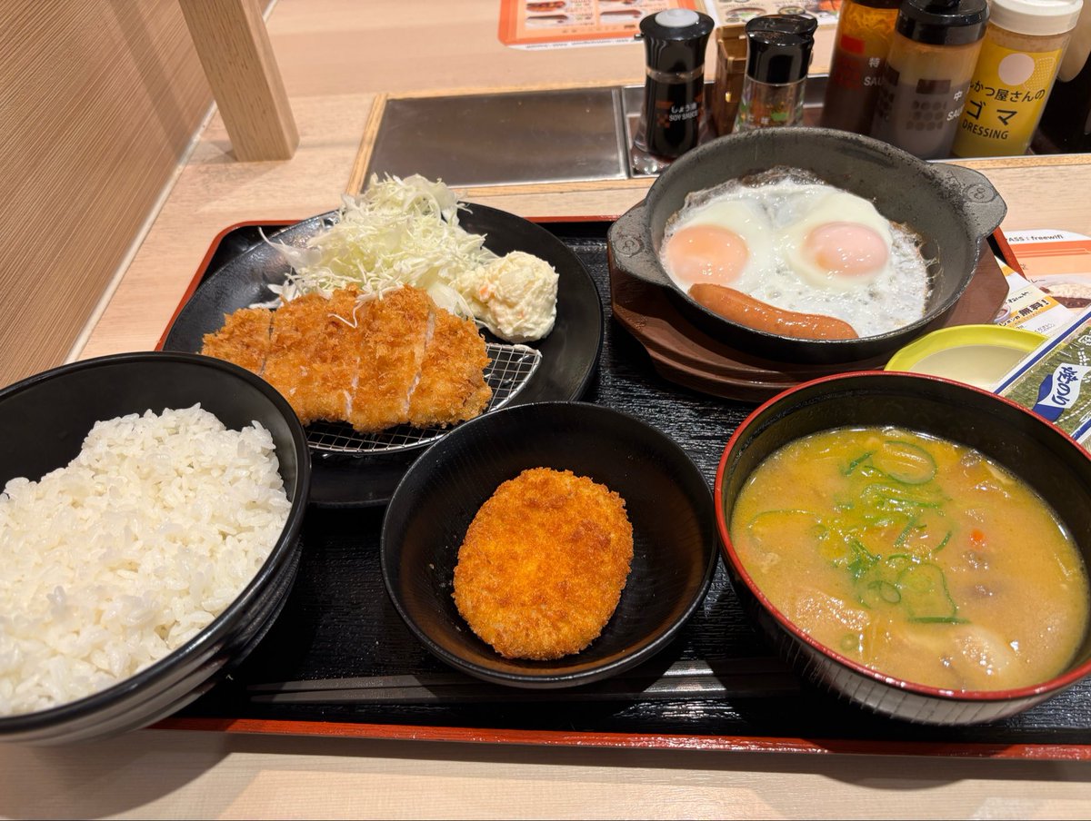 inez_tw7's tweet photo. これはご機嫌な朝食 https://t.co/Imyd4BCmqQ