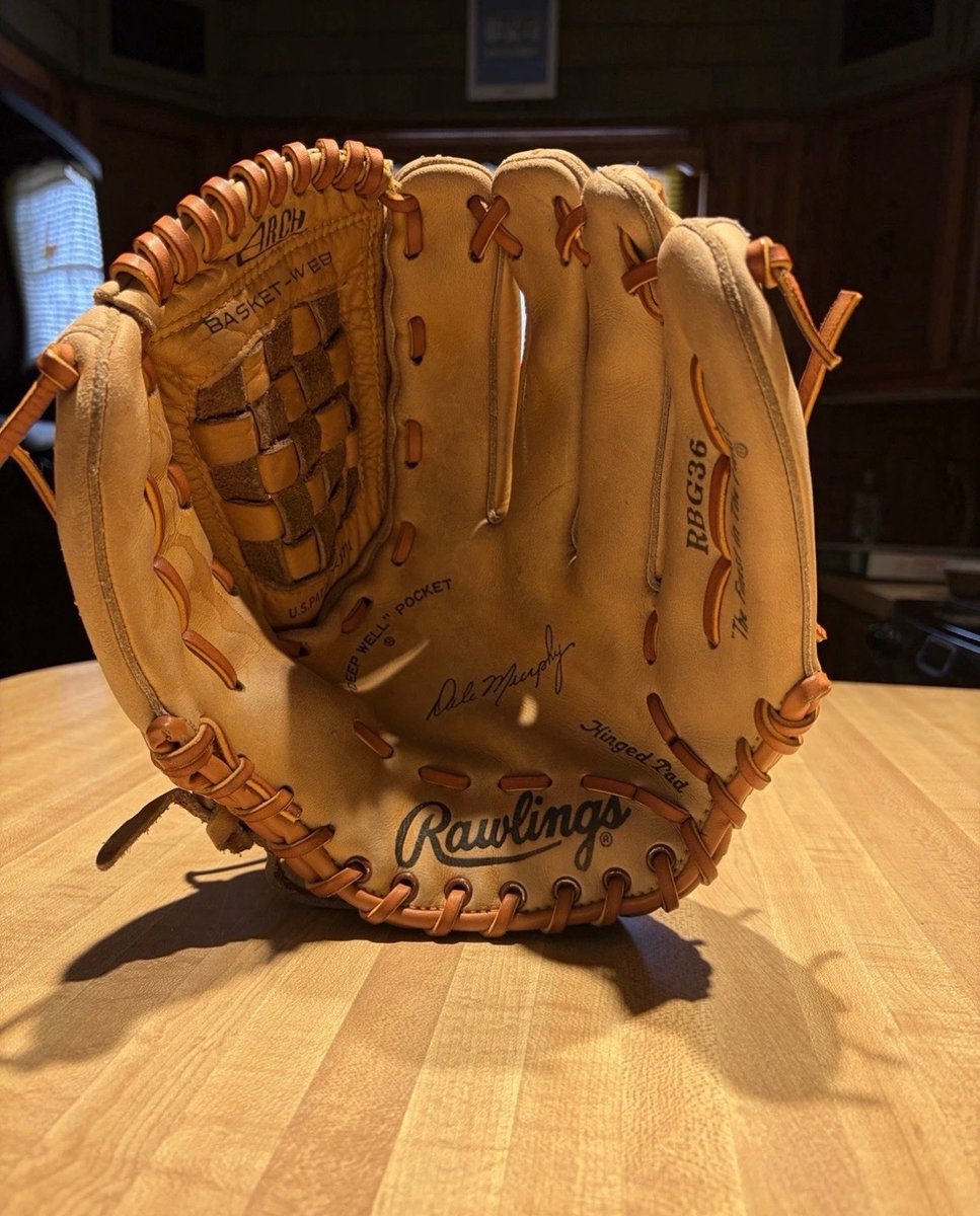 614baseball1's tweet photo. @BearcatLoper @nut_history @DaleMurphy3 I just restored one of those https://t.co/hPyO64fHrR