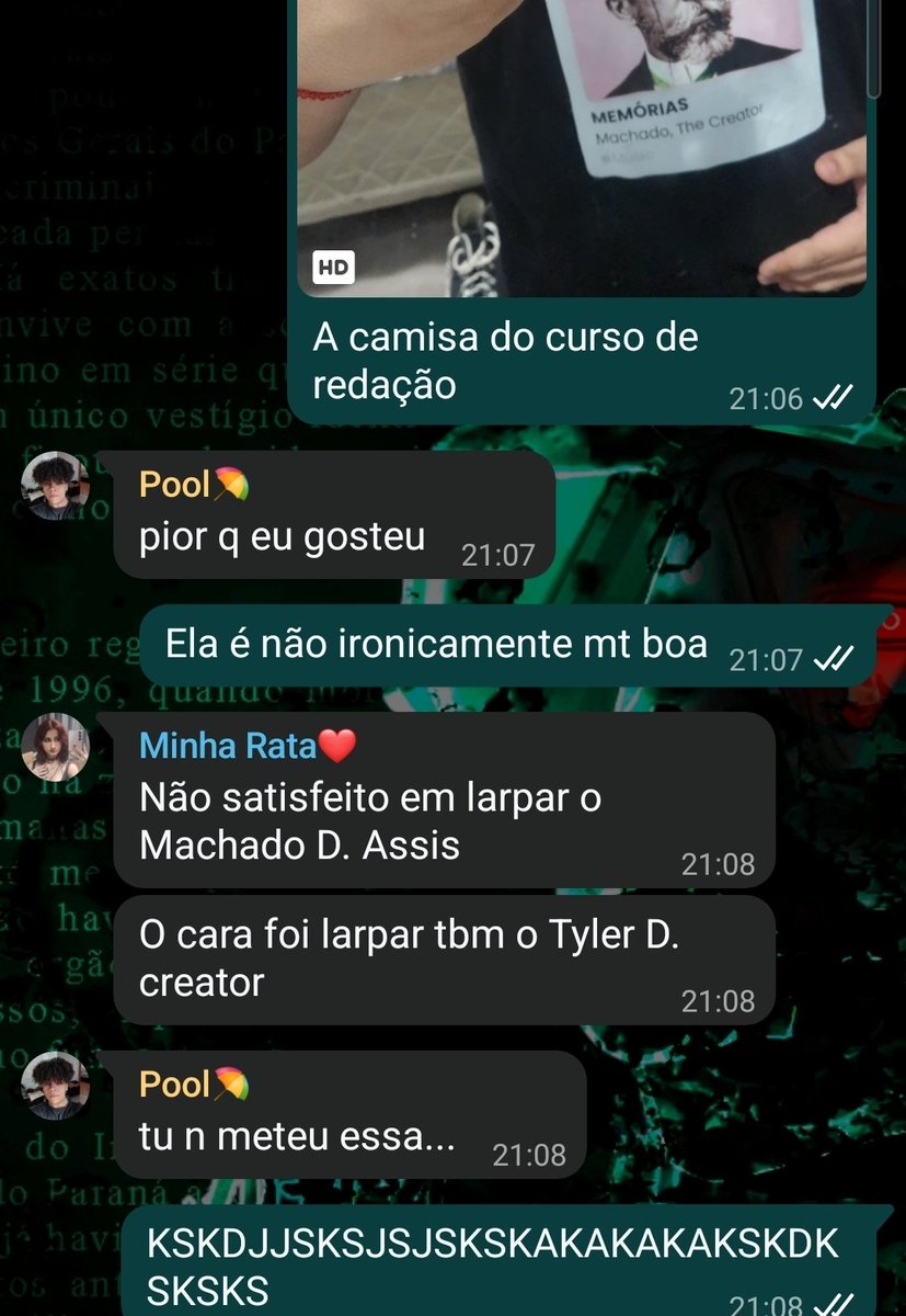 LunarHomem's tweet photo. A julia não existe nao cara https://t.co/ObYE2T4ZyB