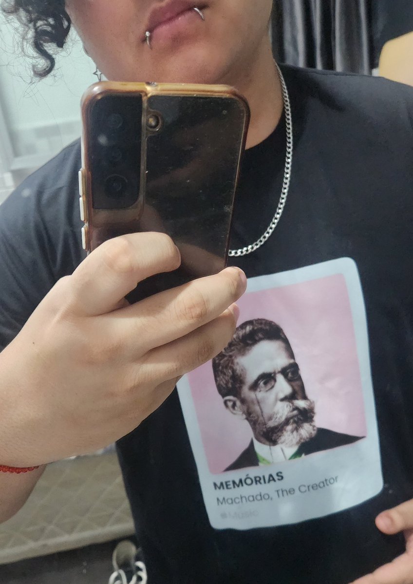 LunarHomem's tweet photo. A julia não existe nao cara https://t.co/ObYE2T4ZyB