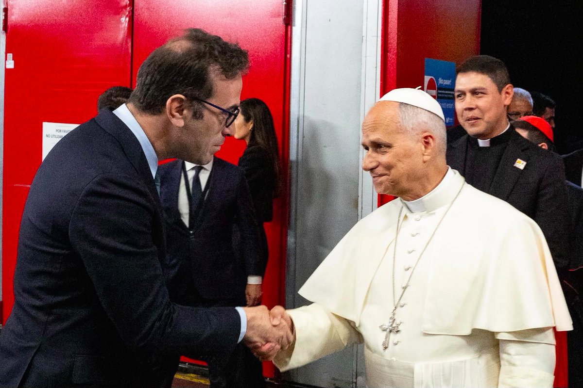 mrspain71's tweet photo. El Papa felicita a Carlos Cuerpo por demostrar que la economía puede ser respetuosa con los derechos fundamentales:

"Los logros de España son un ejemplo de esperanza desde la moral, el respeto a los débiles y la conciencia ecológica". https://t.co/UOeiF02zle
