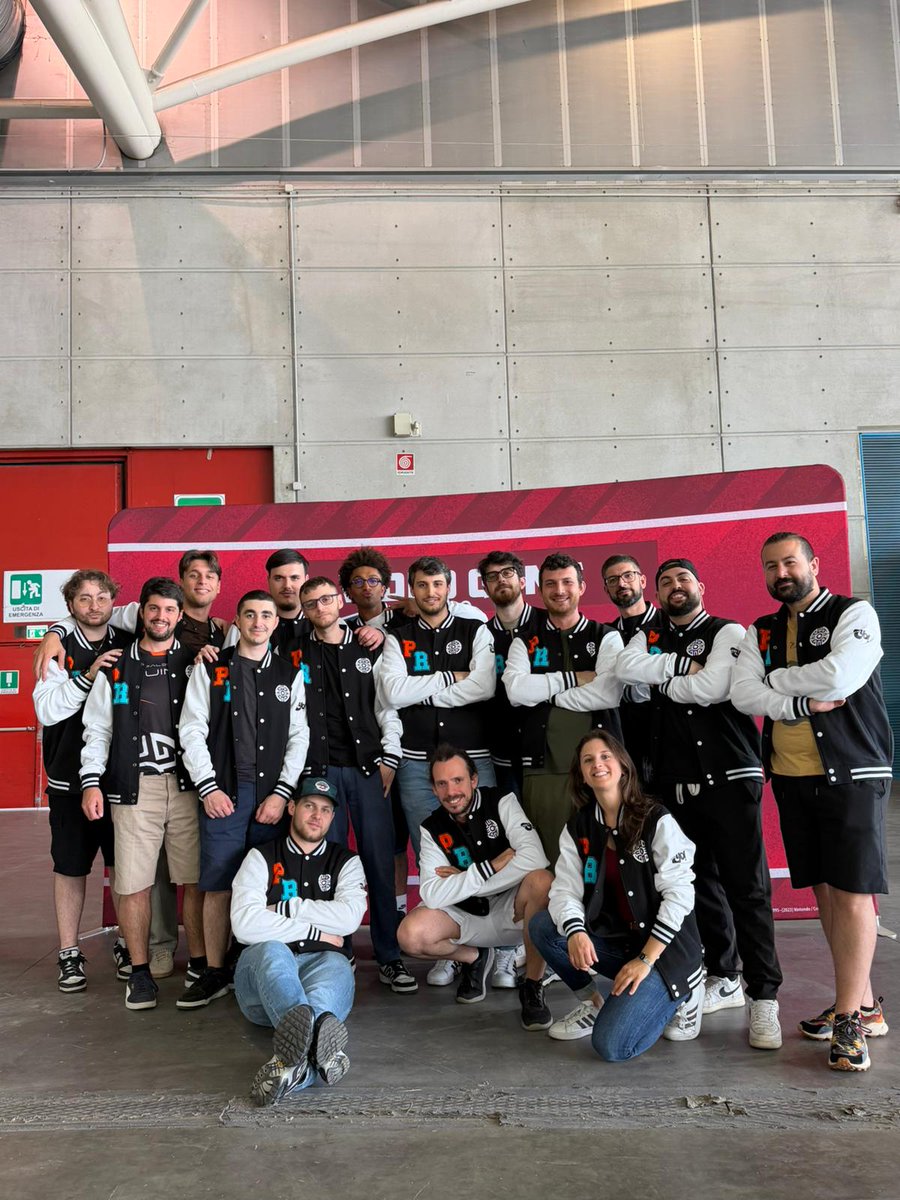 GattoSic's tweet photo. Another bad tournament but another great weekend with the best team @PaldeaRuins and other great friends @ChiaraGalleani @Dave__L3 @Frankie_VGC , I cannot ask for more❤ https://t.co/JkhO78WsNd