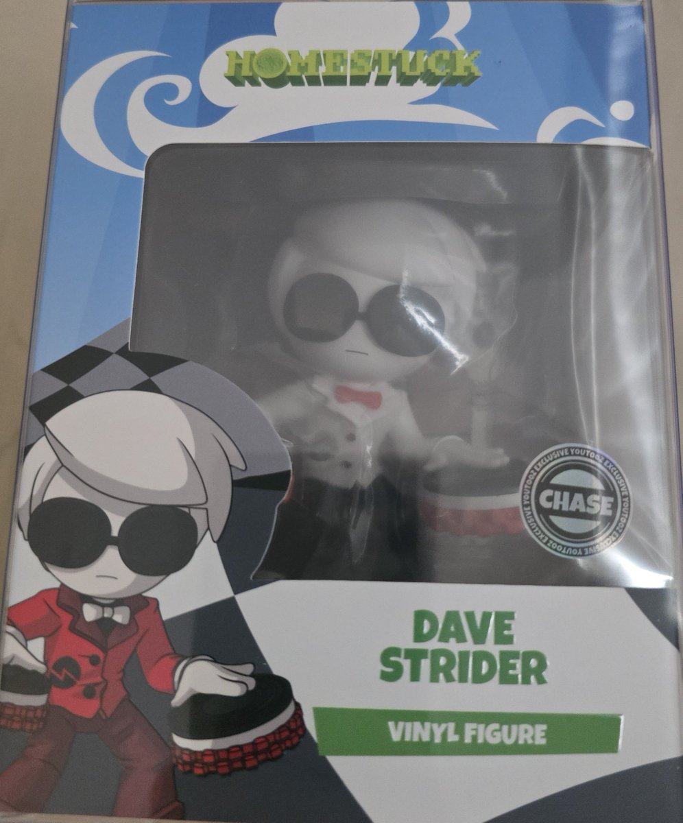 entropicbias's tweet photo. i got the Exclusive White Dave youtooz but i'm kind of disappointed by getting clickbaited by the packaging. https://t.co/MVUqJ9koOJ