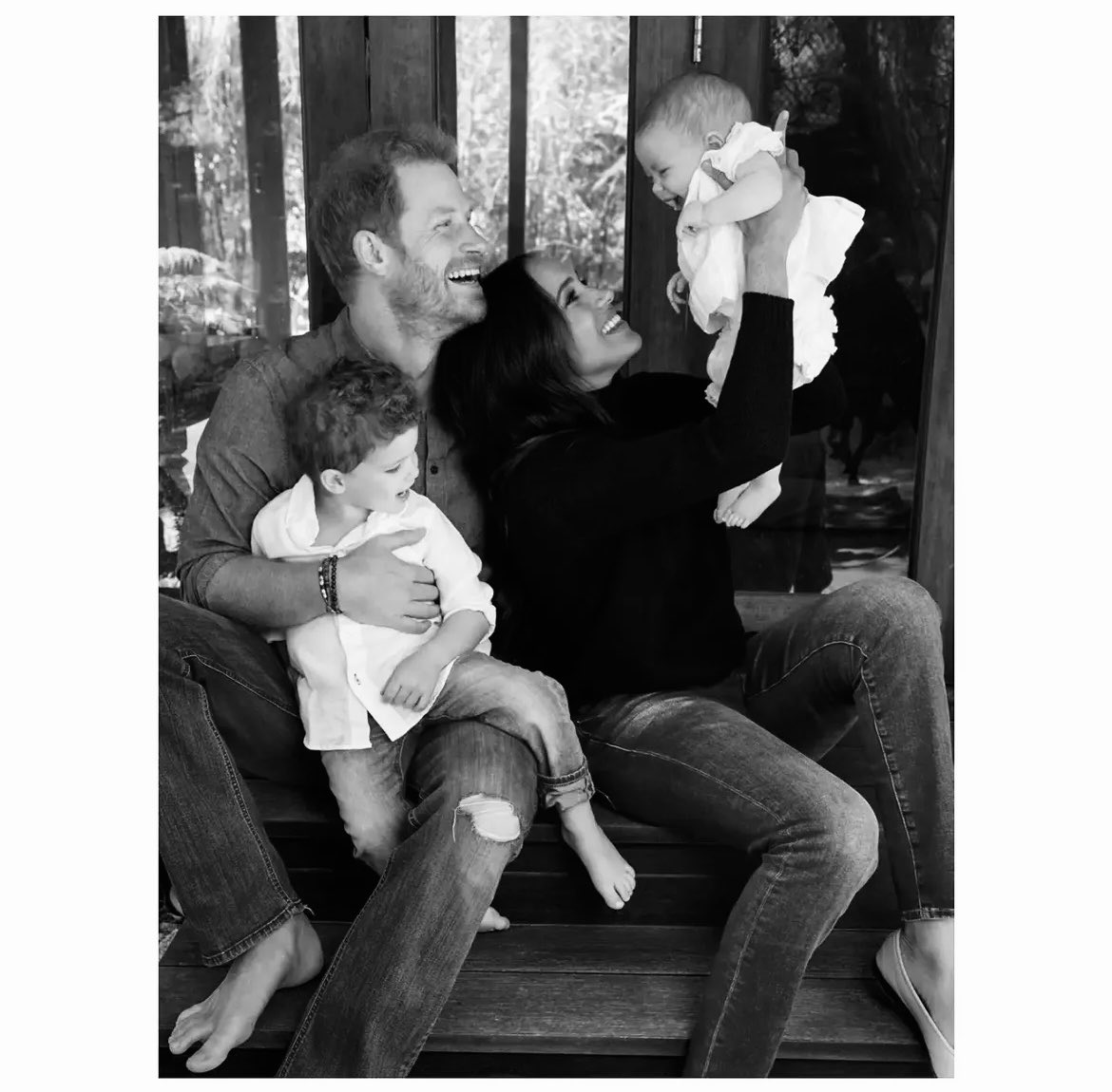 bestofhandm's tweet photo. do you remember sussexes’ first pic as a family of four? these are them now 🥹🤍 
times is flying too fast https://t.co/Gseofkv9w8