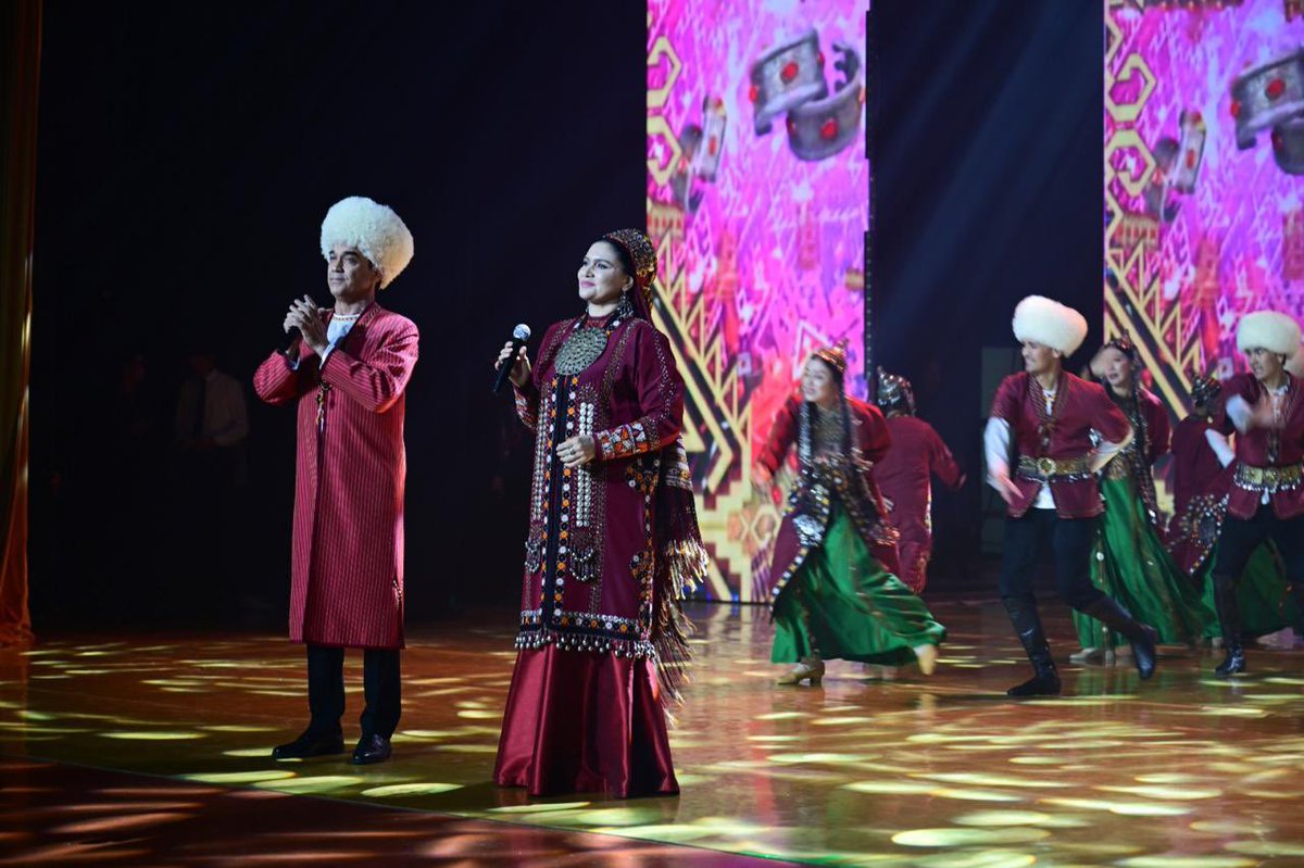culture_gov_az's tweet photo. 5-7 iyun tarixlərində Türkmənistanda keçirilən Azərbaycan Mədəniyyəti Günlərinə Dövlət Rəqs Ansamblının möhtəşəm konserti ilə yekun vurulub.

#Azərbaycan #MədəniyyətNazirliyi #mədəniyyət https://t.co/qphaGm3Q6X
