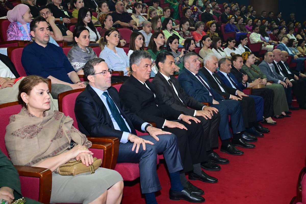 culture_gov_az's tweet photo. 5-7 iyun tarixlərində Türkmənistanda keçirilən Azərbaycan Mədəniyyəti Günlərinə Dövlət Rəqs Ansamblının möhtəşəm konserti ilə yekun vurulub.

#Azərbaycan #MədəniyyətNazirliyi #mədəniyyət https://t.co/qphaGm3Q6X