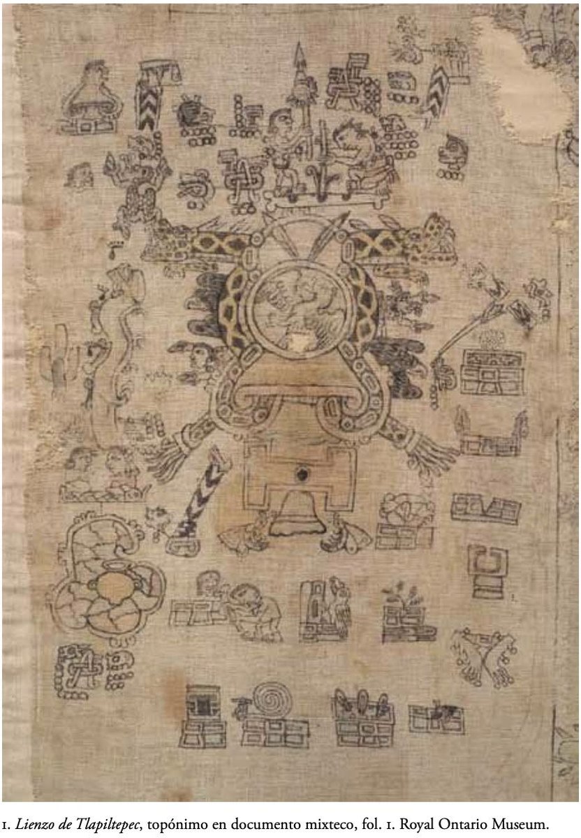 LibretaNegraMx's tweet photo. Cuando pensamos en el juego de pelota mesoamericano solemos imaginar un deporte ritual. Los códices muestran en efecto algo complejo: las canchas eran mapas simbólicos del universo. Un estudio de Eric Taladoire analizó 157 representaciones en 58 manuscritos y descubrió que la característica esencial del tlachco no eran los famosos anillos de piedra —que aparecen rara vez—, sino su forma en “I”, símbolo suficiente para identificarlo.

En los códices, el centro de la cancha concentra el significado: allí aparecen signos de movimiento, chalchihuites, cráneos y escenas rituales que aluden al equilibrio entre vida y muerte, fertilidad y sacrificio. Más de cien representaciones funcionaban además como topónimos, nombres de ciudades o referencias políticas e históricas.

El tlachco era una puerta simbólica al inframundo, el lugar donde el Sol descendía para renacer y donde se renovaba el orden cósmico. Incluso tras la Conquista, las canchas siguieron apareciendo en documentos indígenas. El juego desapareció; su significado permaneció.

#JuegoDePelota #Códices #MéxicoAntiguo #ArqueologíaMexicana #HistoriaDeMéxico #PatrimonioCultural #Cosmovisión #CultivamosMemorias #México #Arqueología