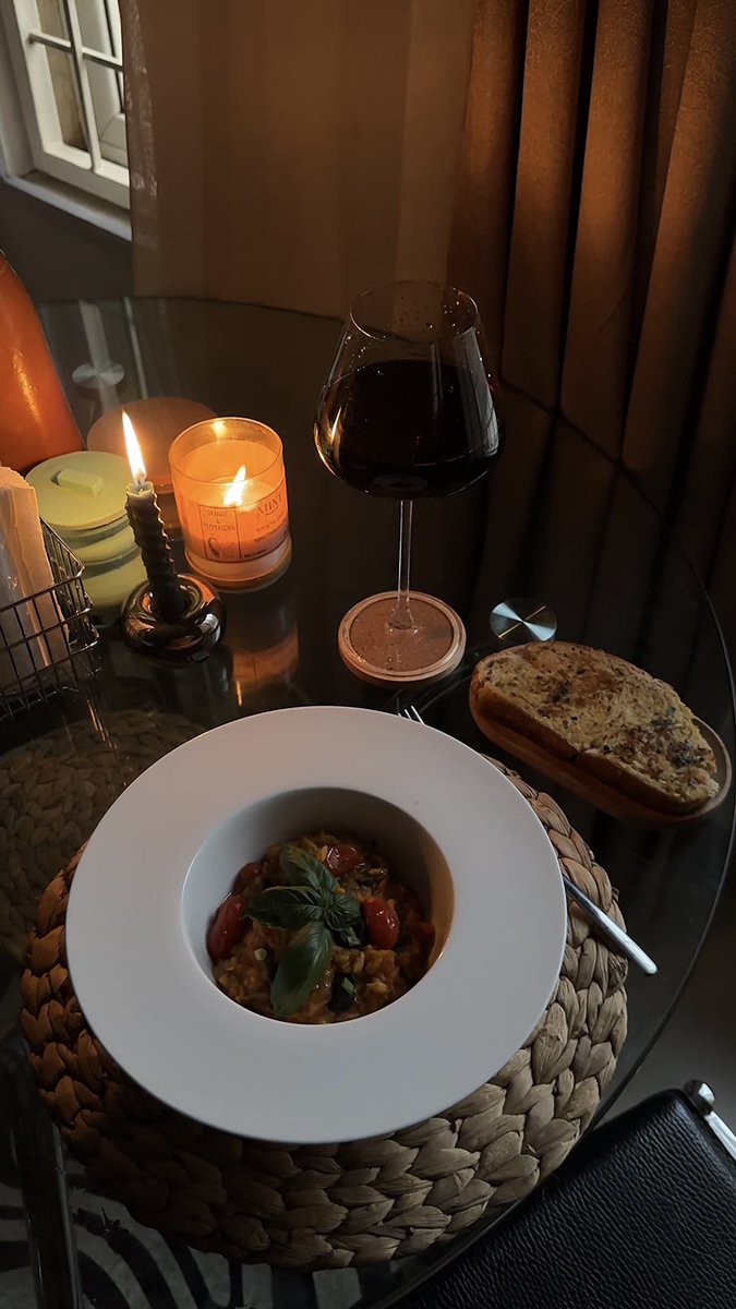 ene_ijato's tweet photo. The joy of staying in, slow music, home-cooked dinner, a good book, and no one rushing you. #peace https://t.co/WErHN12ZpV