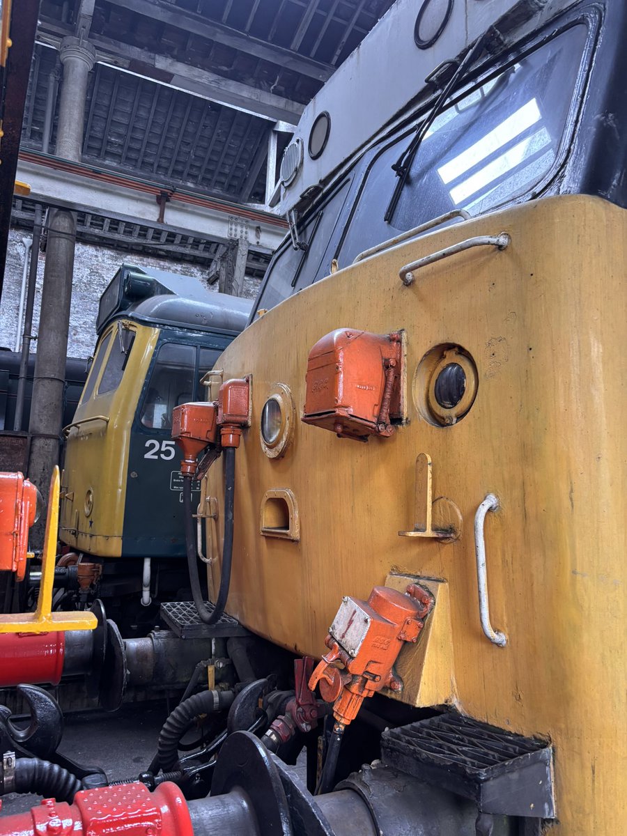 EEcl50's tweet photo. No it’s not 25 it’s 15 ! Baron street works Bury ELR https://t.co/78ceELZFNH