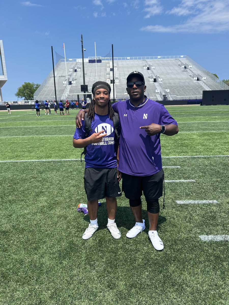 CamB_7's tweet photo. Top notch skills camp at Northwestern yesterday! Elite coaching, Elite facilities, and Elite atmosphere! Huge thanks @NUFBFamily @Grattan65
@CoachAT23 @CoachHolt67 
@CoachJBlitstein @BenDurbala23 https://t.co/2HbiBs54jN
