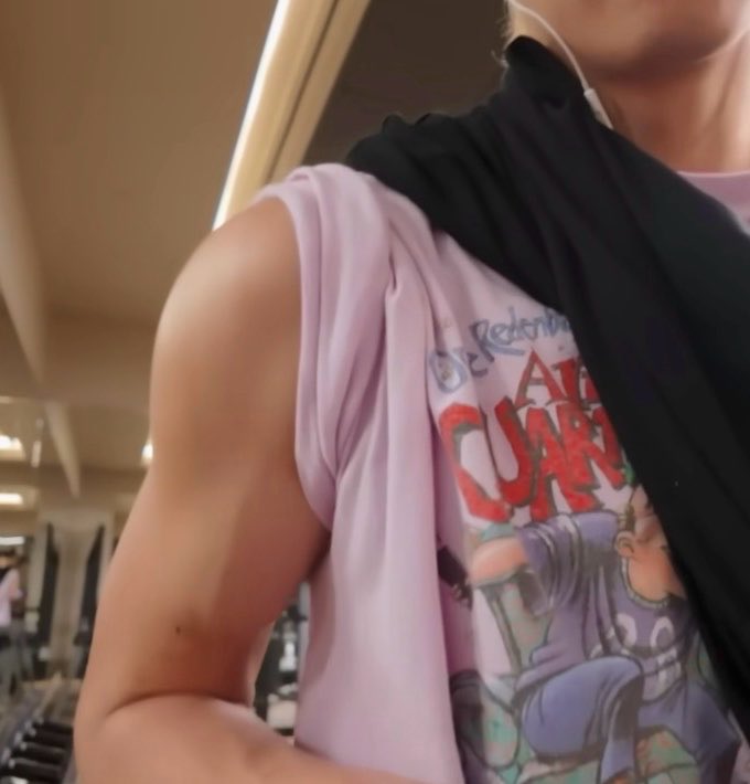 narastae's tweet photo. it should be a crime to separate elephant moles this much taehyung https://t.co/pLOKrp7F7J