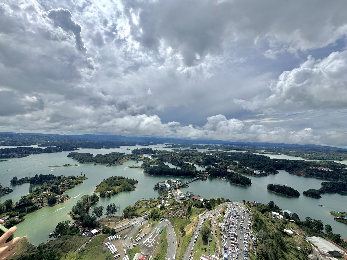 AstroKatthe's tweet photo. De esos hermosos lugares en Colombia 🇨🇴
Piedra El Peñol https://t.co/WZEclk9pAF