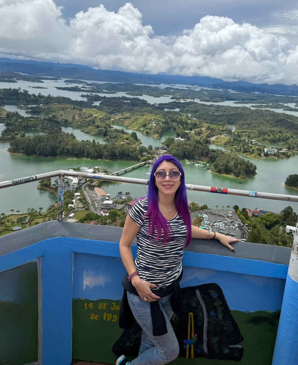 AstroKatthe's tweet photo. De esos hermosos lugares en Colombia 🇨🇴
Piedra El Peñol https://t.co/WZEclk9pAF