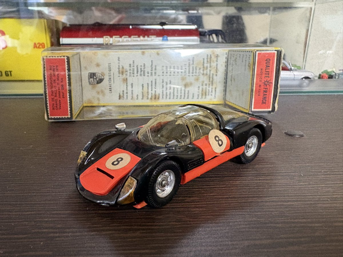 uru2016's tweet photo. Norev ポルシェ906 カレラ6

この時代のプラは質が悪く、シャシーが反ってしまうモデルが多いです https://t.co/TN4P3lpYWz