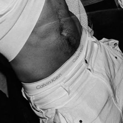 hannahgarrettac's tweet photo. HIIIII @CalvinKlein let's talk about something 👀 https://t.co/M7jB4ROq44