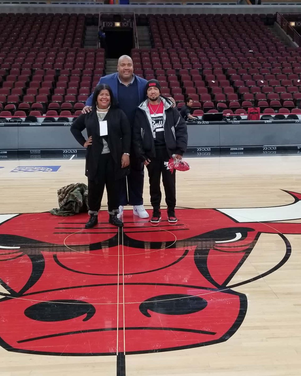 AleyshaProctor's tweet photo. @NBA May he rest in peace. 🙏🏽 Stacey was always so kind and generous with his time whenever my brother @YoungJordan and I visited Chicago. He will be missed. 💔 https://t.co/RiyJ7MWPOP