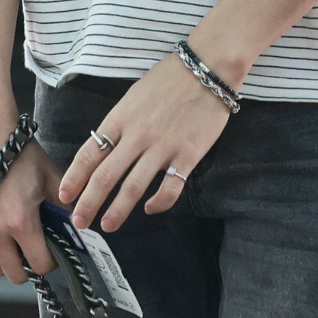 skzlatamproject's tweet photo. La marca del anillo viral de Han cambió el nombre del anillo en su página a “Usado por Stray Kids Han” https://t.co/ypWPGNuvxe