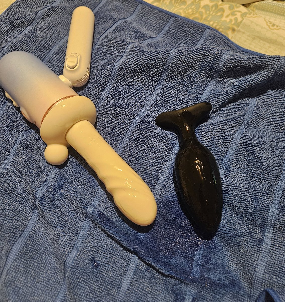 MaraVNSFW's tweet photo. I think the new plug might be one of my new favourites 😳😈 https://t.co/3jplqUX5WF