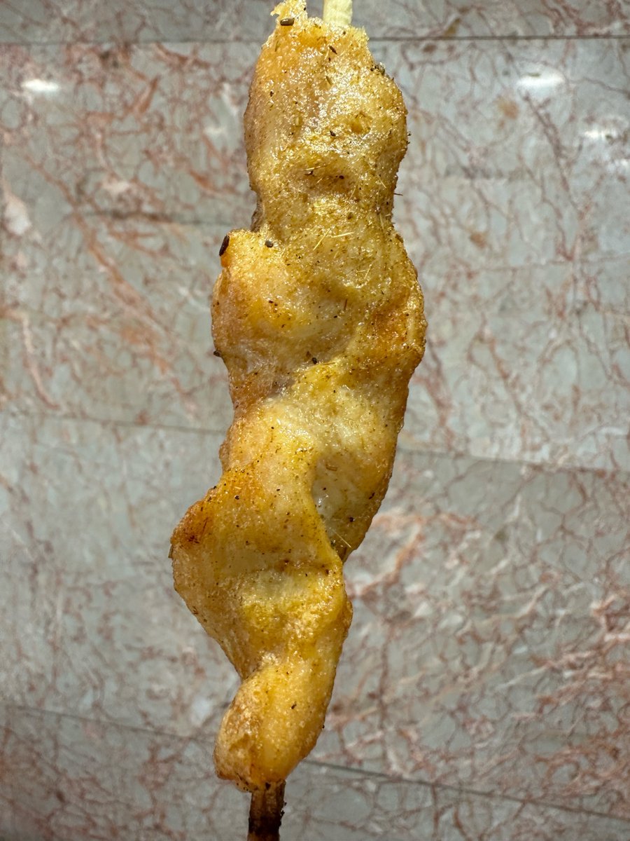 polasudhir's tweet photo. Craving something crispy and savory Found the perfect street-side fried chicken skewer with sesame seeds and spicy dip  #StreetFood #SnackTime， https://t.co/Cu2ettmi2j