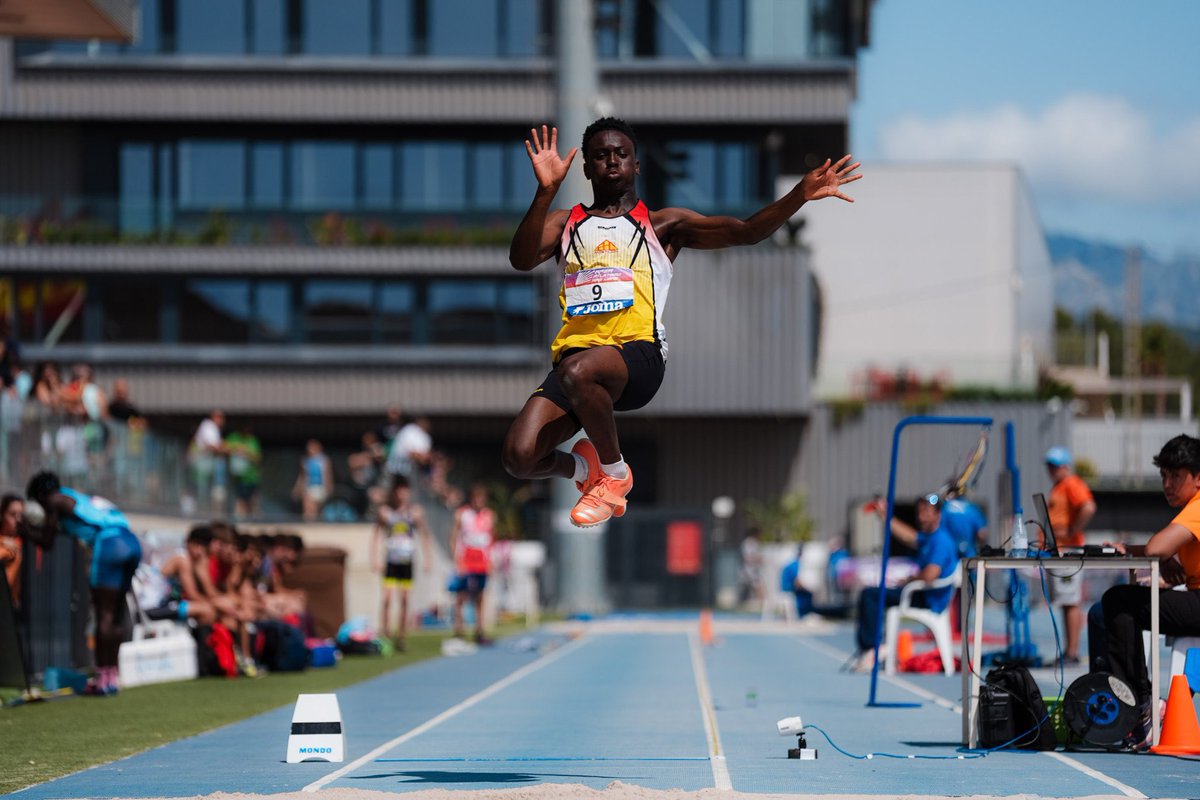 Atletisme_FCA's tweet photo. 😍 Una nova generació d’or catalana

20 medalles Sub 16 amb 10 victòries i dos rècords! 

🥇

Aina Velasco martell
Roza Nasirov 1.500 obs.
Jeremiah Obro 60 mll i Llargada
Anna Recuenco Disc i Pes
Alisa Dyomina 600 m
Xènia Escriche 300 t
Marcel Samsó 1.000 m
Mario Sànchez Perxa https://t.co/9a3WUoCG3E