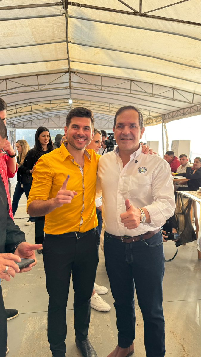 AlexandraVersev's tweet photo. Dónde se fué Carlitos?🤣 https://t.co/aDfwsURpPR