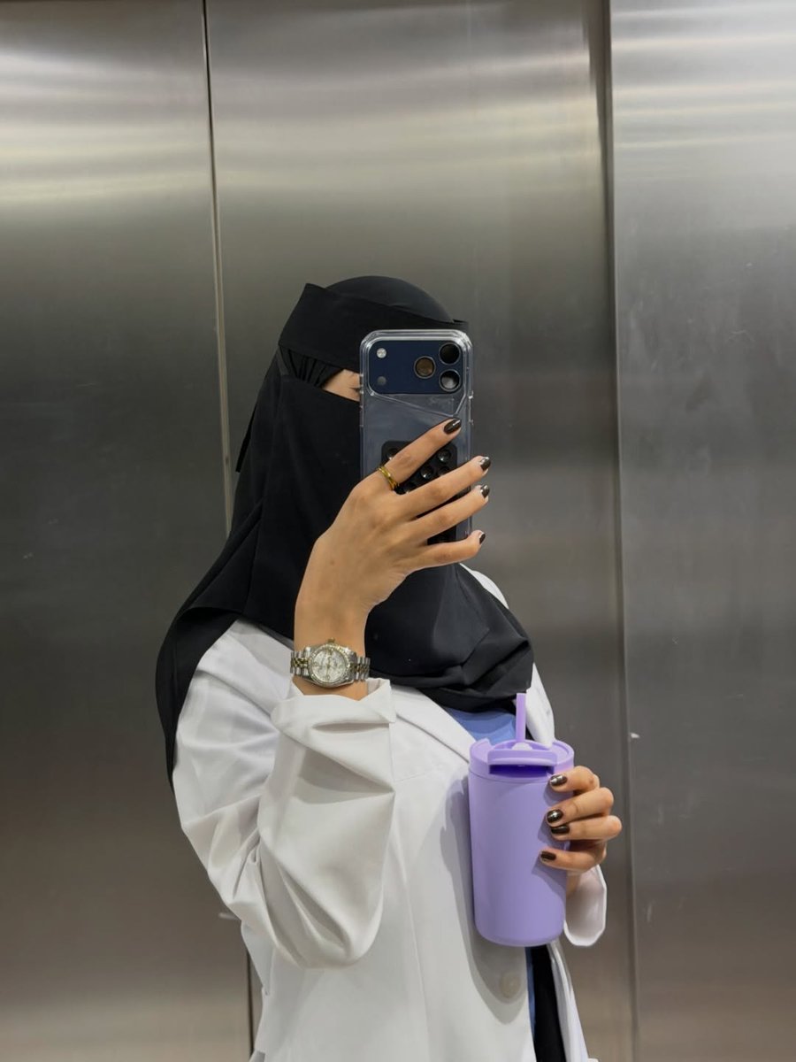 BLS_CM's tweet photo. د/طوارئ 🚑:
تشخيص حالات الـ PE (الانصمام الرئوي) في الطوارئ:
المريض يأتي بأعراض كلاسيكية واضحة مثل (Pleuritic chest pain) 
​في الواقع والشيفتات:
المريض يأتي يشتكي من "ألم خفيف في بطنه" أو مجرد تسارع بسيط في نبضات القلب
🩺
​#الهيئة_السعودية_للتخصصات_الصحية #تمريض #أطباء https://t.co/pv1WA5weLT