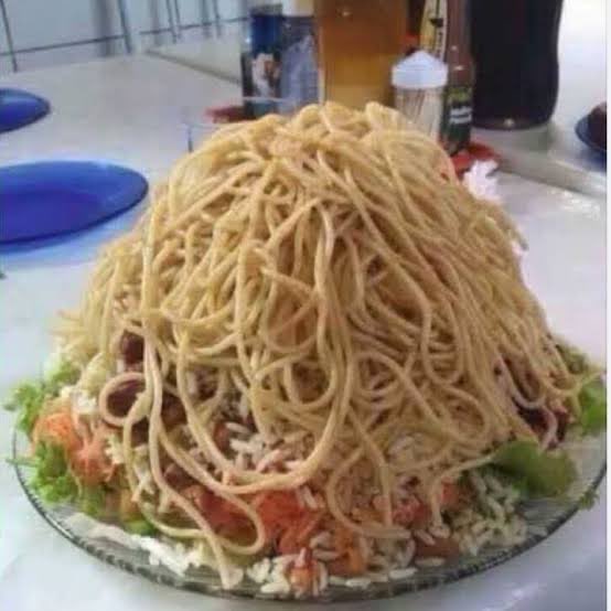 BariSurtado's tweet photo. O Bariátrico indo no Buffet livre, com a fome do “antes, sendo que o estômago ja esta em “depois”: https://t.co/FluiRaAbsQ