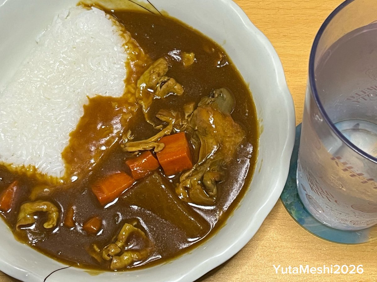 JimnyYuta2023's tweet photo. 焼きビーフン
煮物の残りに具材加えた
リメイクカレー🍛
深夜おやつ🍩☕️
#おうちごはん𓎩𓌉
#yutameshi
#iPhonecamera https://t.co/LRB775jzfN