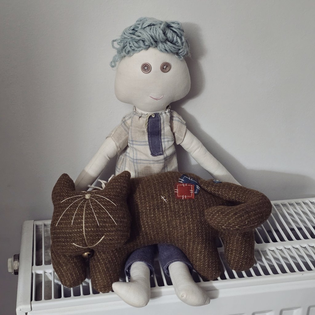 UltravioletAlec's tweet photo. A boy and his cat 🩵 https://t.co/swg9OyXMsK