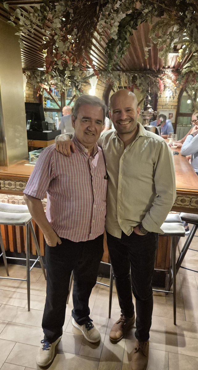 drmarcoscepeda's tweet photo. 🤖Nefrectomía parcial robótica retroperitoneoscópica con mi amigo @galan_llopis
🫂Un placer acompañarte! Enhorabuena por el éxito y muchas gracias por la hospitalidad. Es genial poder compartir tu profesión con amigos!
#RoboticSurgery #PartialNephrectomy #RetroperitonealApproach https://t.co/EkiaimUXOS