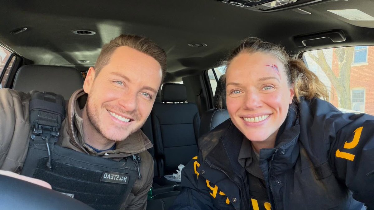 Ocelotl_Mx's tweet photo. Jesse and Tracy... Have a great start to the week!🌞🤍

#TracySpiridakos #JesseLeeSoffer #BDias #BDTrasse #Tracel #Jess #WeLoveYouTracy #WeLoveYouJesse 
#WhereJesseGoesWeGo #WhereTracelGoesWeGo https://t.co/NBgrBVWBW5