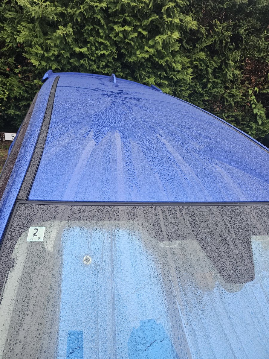 LEVOharu's tweet photo. 雨の朝のレヴォーグ☂️

燃料無いからお留守番🤣 https://t.co/jwHpbLwpOg
